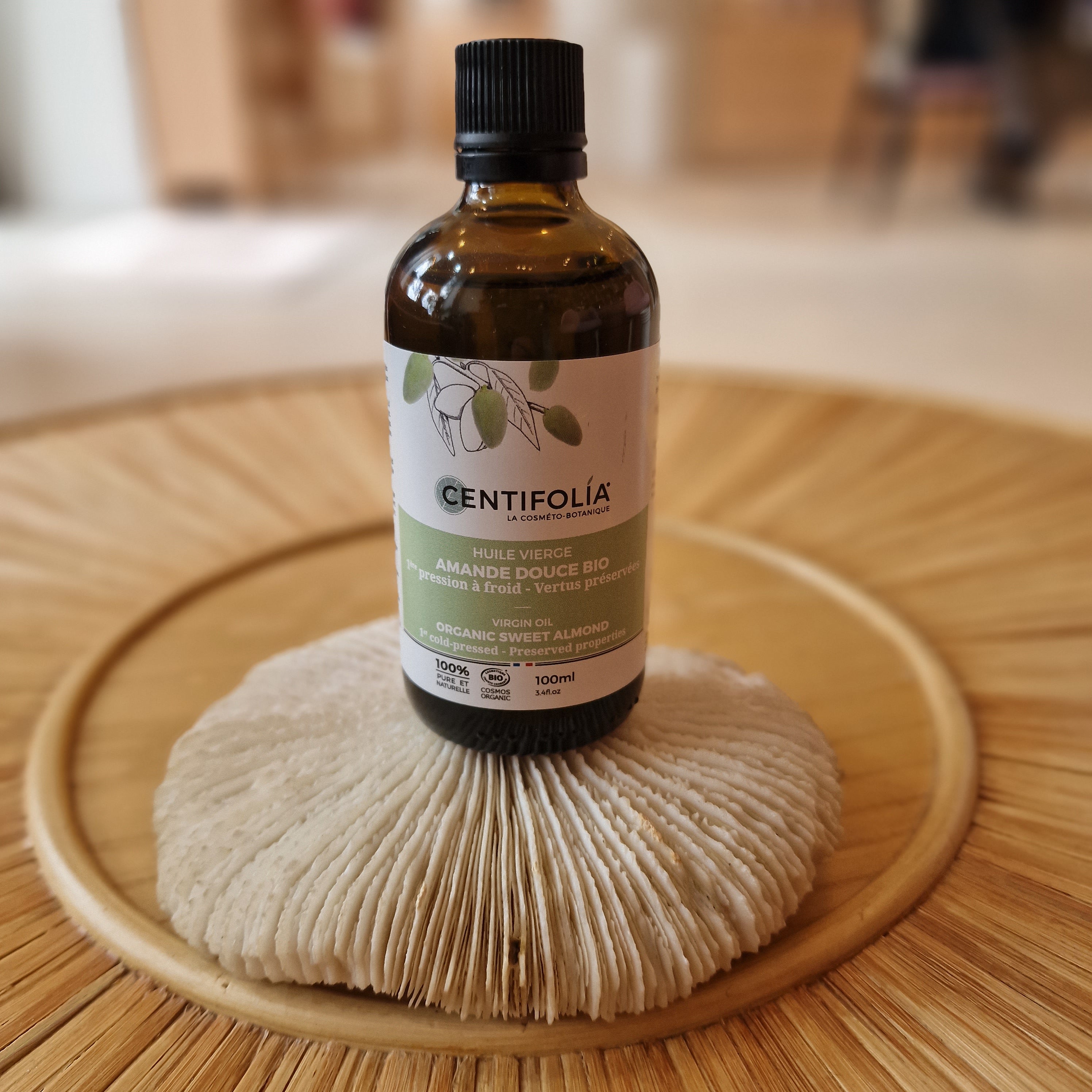 L'Huile d'Amandes Douces Bio : votre allie naturelle pour prendre soi   Bahan