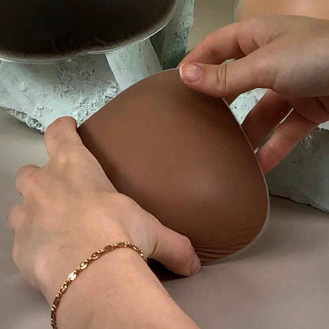 Boutiques oncologiques Bahan Paris vous présente comment laver votre prothèse mammaire externe Amoéna